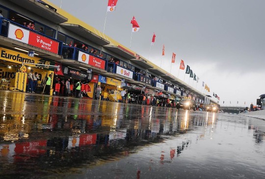 Chuva no autódromo de Curitiba revelou pontos fracos do esporte (Foto de Duda Bairros)