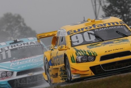 Maurício e Barrichello deram show de pilotagem na segunda corrida (Foto Duda Bairros)