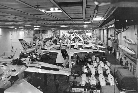 USS_Enterprise_(CVN-65),_hangar_view_1964