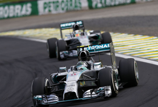 Rosberg e Hamilton vão decidir título em Abu Dhabi (Foto Mercedes Benz Media)