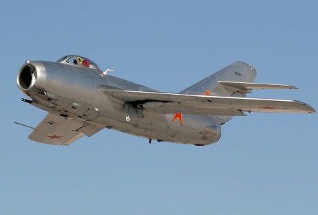 MiG-15 em vôo nos EUA, de propriedade de particular. Um avião cultuado por entusiastas (taringa.net)