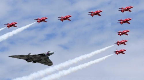 Voando com os Red Arrows, a esquadrilha acrobática da RAF (thunderandlightning.co.uk)