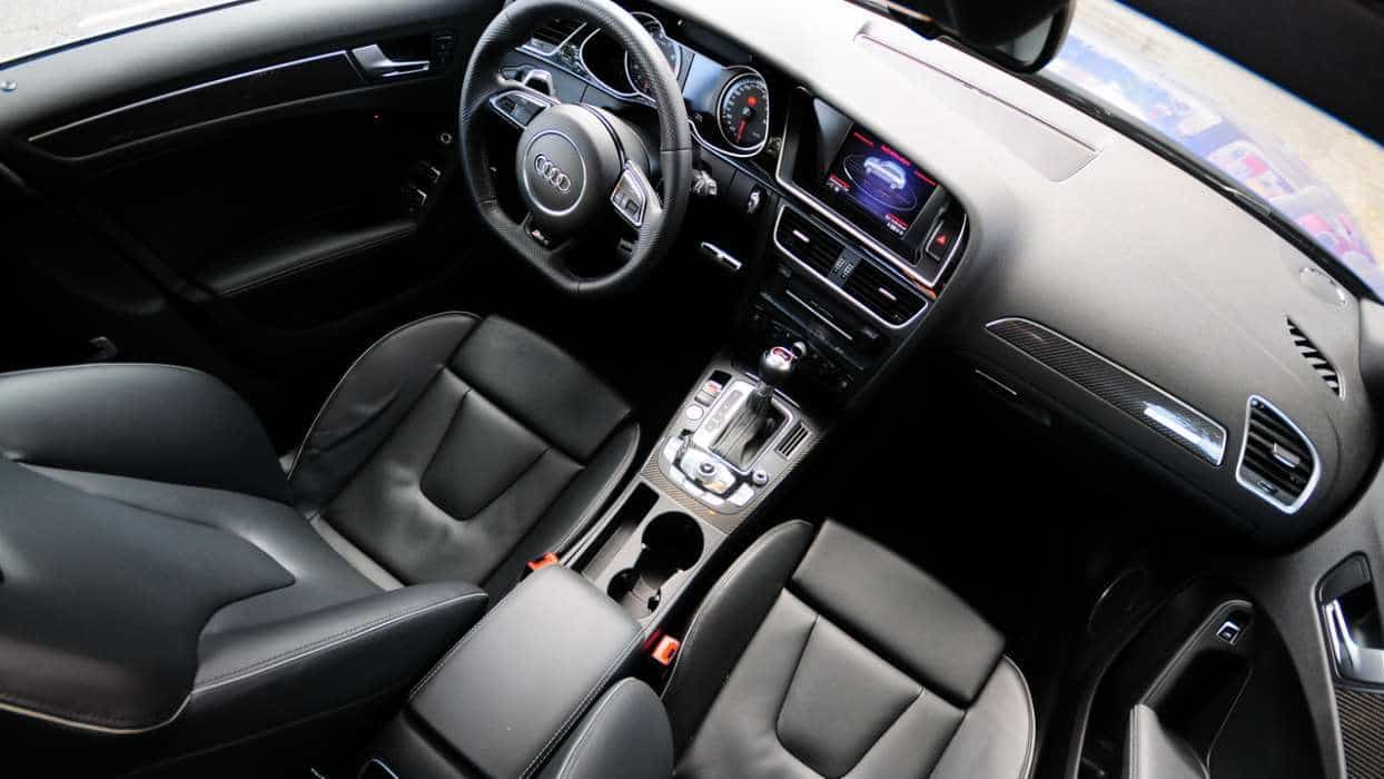 Audi RS 4 Avant interior 01 AUTOentusiastas