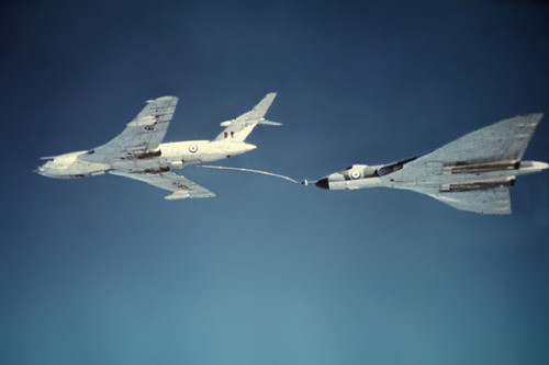 Handley Page Victor de reabastecimento, alimentando um Vulcan (avrovulcan.org.uk)