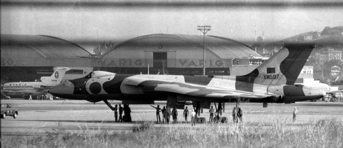 O XH597 no Rio de Janeiro, após o pouso com muito pouco combustível (O Globo)