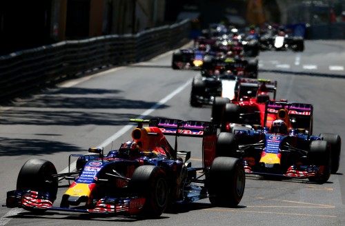 Kvyat e Ricciardo fizeram jogo de equipe no final (foto RedBull/Dan Istitene/Getty Images)