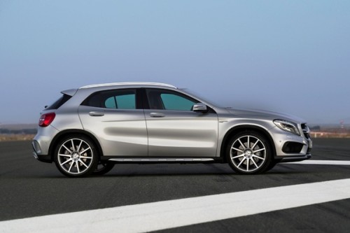 Mercedes-Benz GLA 45 AMG (X 156) 2013, Lack: Polarsilber metallic, Ausstattung: Leder perforiert, schwarz RED CUT