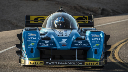 Monster Tajima, com outro carro elétrico, ficou em segundo lugar (foto PikesPeak.com)