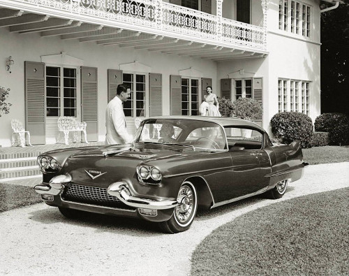 O mostrado no Motorama era igual a esse. Note rodas diferentes do 1957 (GM Media)