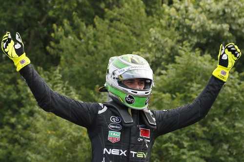 Nelsinho Piquet celebra título na F-E (foto Adam Warner/LAT Photographic/Formula E)