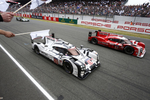 Modelo 919 Hybrid garantiu a 17a. vitória da Porsche em Le Mans (foto Porsche)