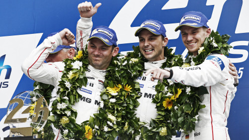 Os vencedores de Le Mans 2015: Nick Tandy (E), Earl Bamber e Nico Hulkenberg (foto Porsche)