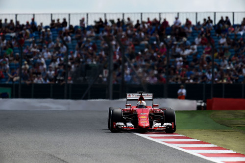 Vettel veio pelas beiradas e conquistou mais um pódio (foto Studio Colombo/Ferrari Media)