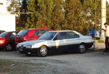 Um Alfa Romeo 164 embelezou nosso passeio