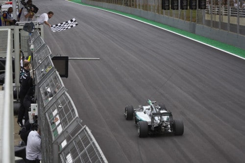 Rosberg venceu na pista e em silêncio (foto Mercedes-Benz)