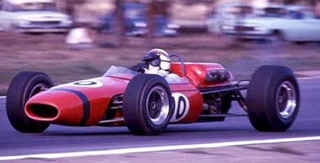 Jackie Stewart também competiu na Tasman Cup com Brabham BT11 (foto Primitivo) e BRM 