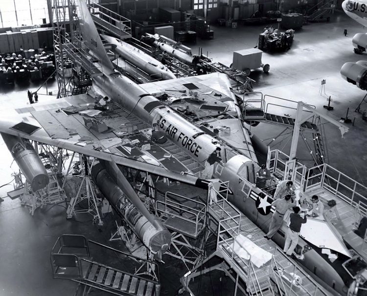 Em construção, na Convair (General Dynamics)