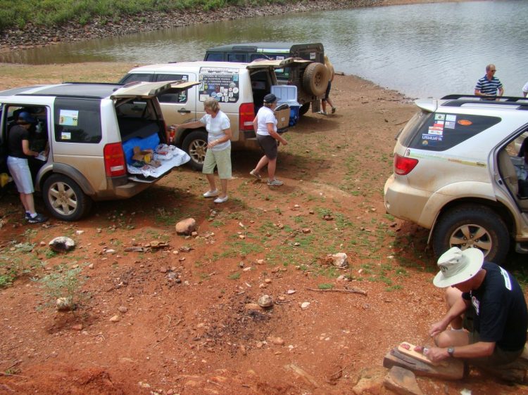 Durante um passeio uma parada em grupo para um pic-nic pode ser um grande momento de confraternização. Foto: autor no sertão do PIauí