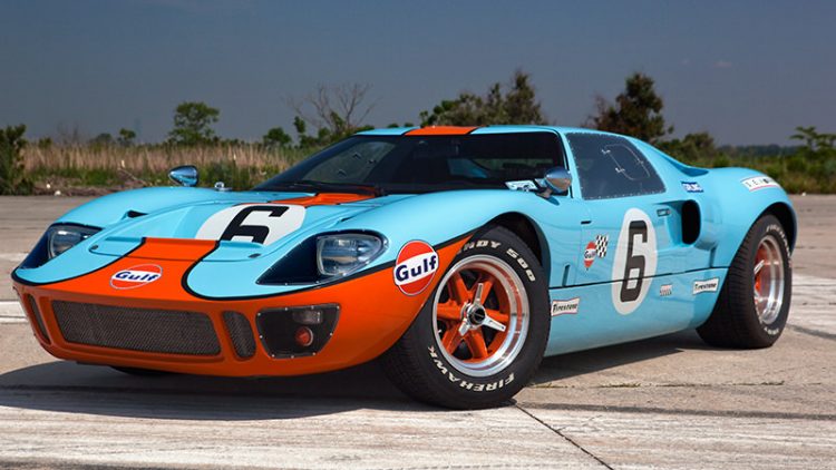  Ford GT40. Do tempo em que carro de corrida também valorizava a beleza (foto: classiccarclubmanhattan. com)