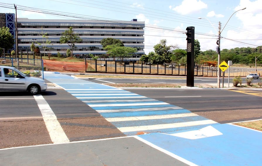 coluna 17-2-16 faixas pedestres Araraquara