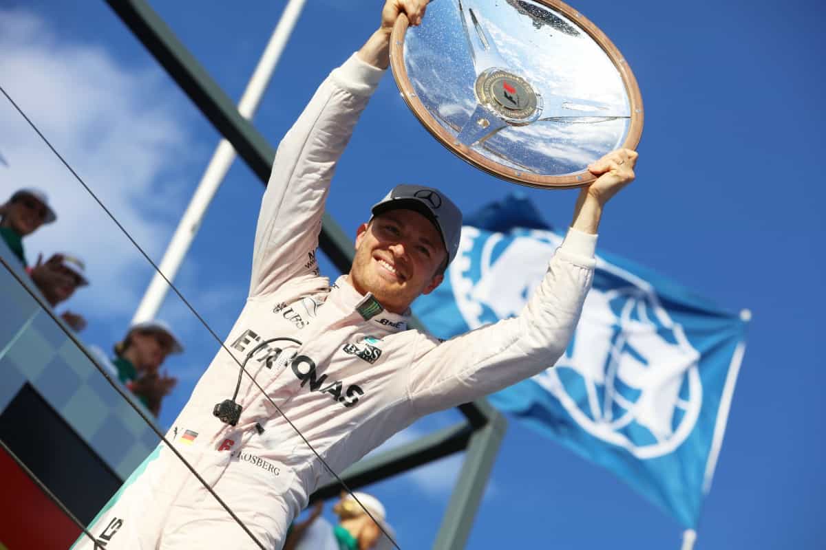 Rosberg celebra vitória na abertura da temporada (Foto Mercedes-Benz)