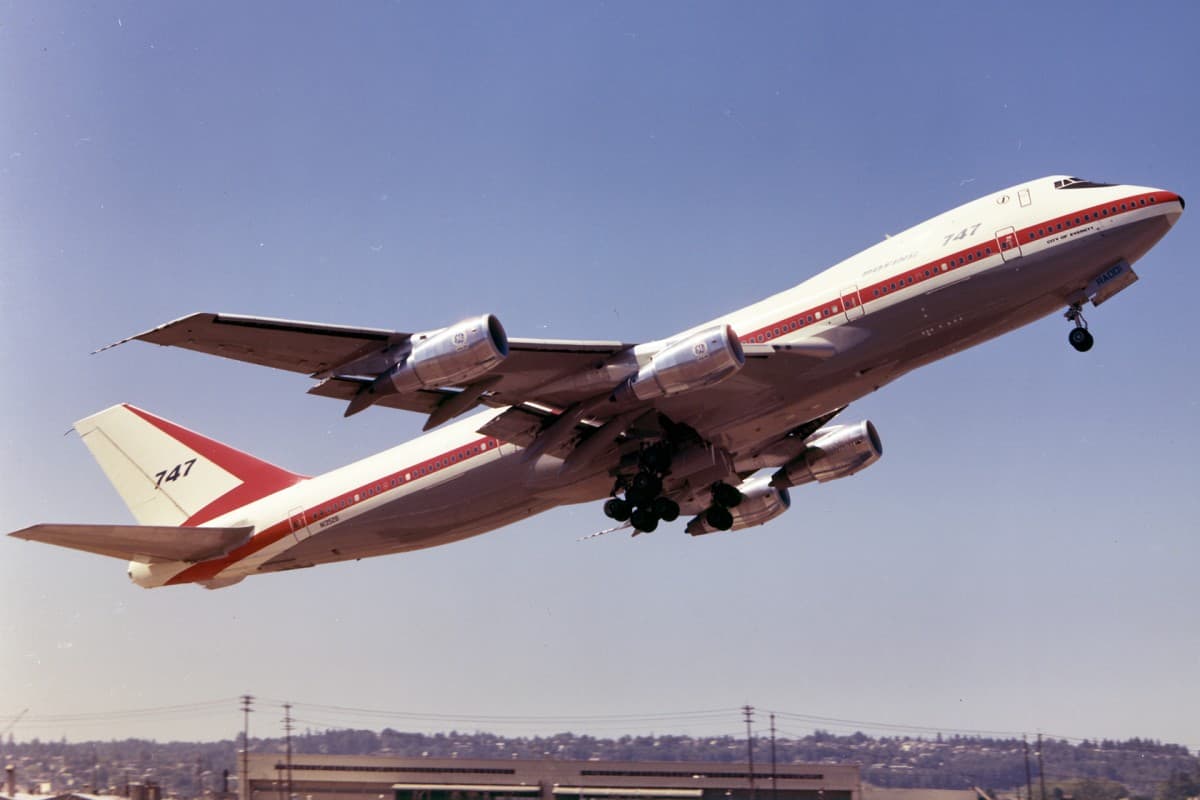 Boeing-747-121_P1