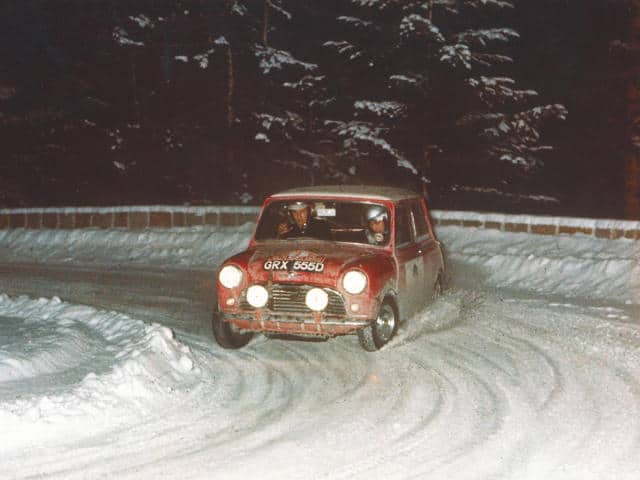 As luzes brancas custaram a desclassificação dos Minis no Rally de Monte Carlo de 1966 (Foto Bonhams)