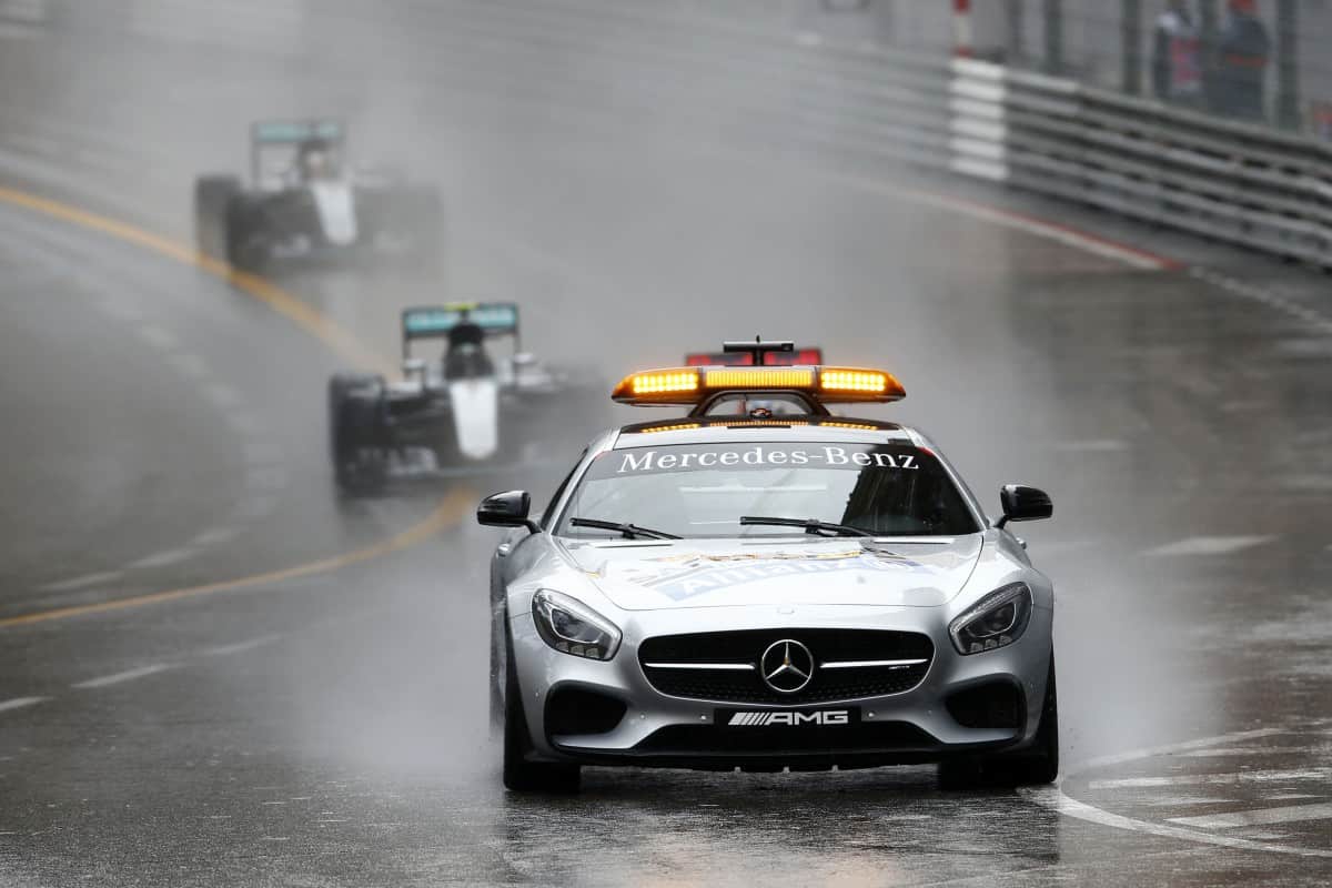 A chuva, a Mercedes e o Safety Car marcaram presença na prova vencida por Lewis Hamilton (foto Mercedes)