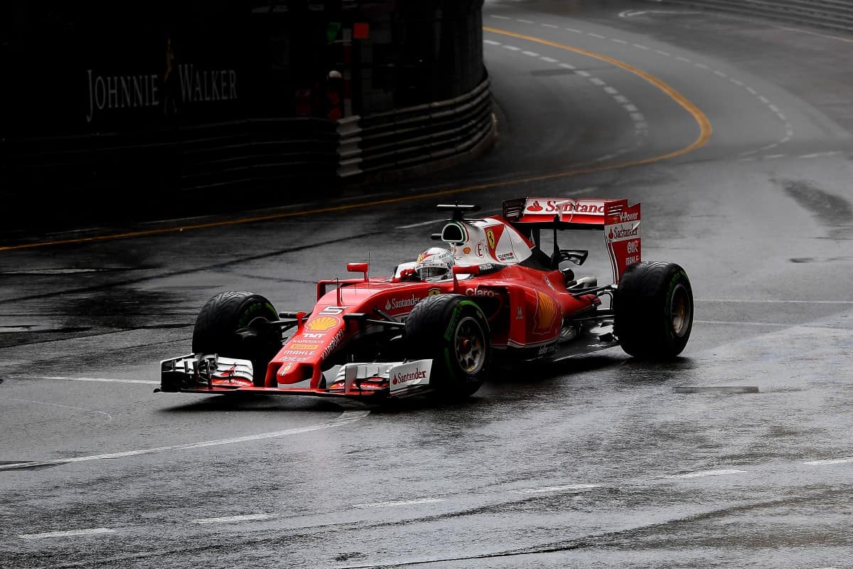 O entusiasmo e rendimento que Vettel mostrou em 2015 parece ir por água abaixo (foto Ferrari)