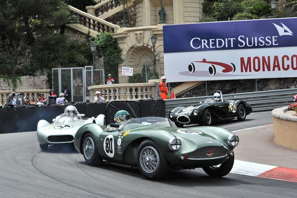 Um Aston Martin DB3S de 1954 lidera um grupo em uma das baterias do GP Histórico de Monte Carlo (Foto Credit Suisse)