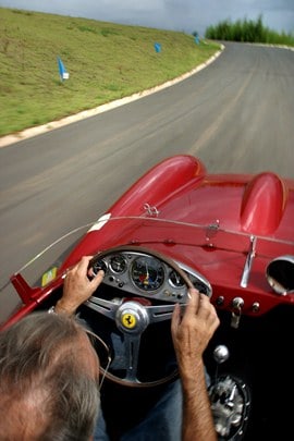 Boa posição para guiar e boa ergonomia é primordial (Foto: Car and Driver Brasil)