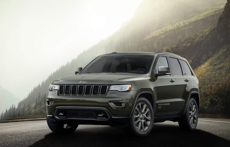 Jeep Grand Cherokee "Seventy Five Years" e os diversos detalhes em bronze fosco, juntamente com a frente redesenhada e exclusiva. Foto: divulgação