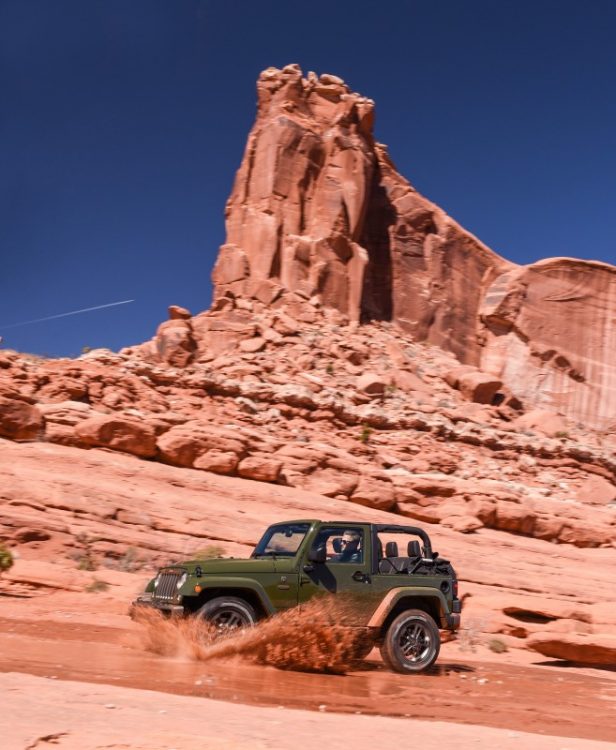 Alguns poucos trechos com água foi possível encontrar no meio do deserto de Moab. Foto: divulgação