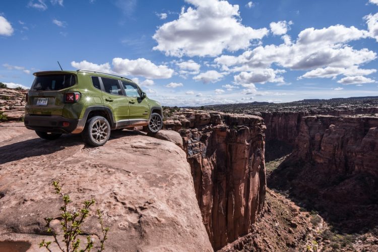 Visual da traseira do Jeep Renegade 75th Anniversary do mercado americano, durante o Test-Drive em Moab. Foto: divulgação