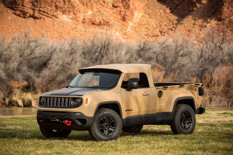 Jeep Comanche - baseado no Renegade, o entre-eixos foi alongado em 15cm, levantado em 5cm e construído para ser uma opção off-road do tipo pick-up para uso civil ou militar, equipado com rodas de 16" e pneus off-road de 32"", movimentados por um motor diesel de 2,0l e câmbio automático de 9 velocidades, contando com bloqueio de diferencial traseiro e interior apropriado para off-road. Infelizmente, foi o único modelo não disponível para avaliação. Foto: divulgação 