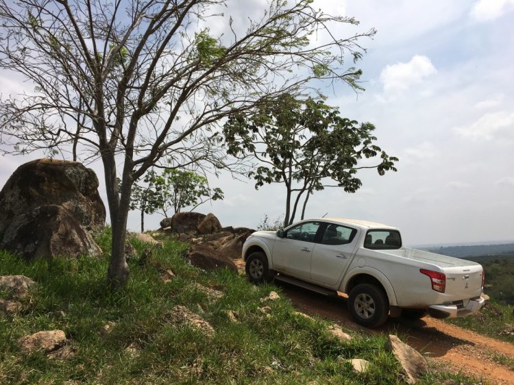 Trecho bonito entre árvores e pedras na Pista Off-Road do Mitsubishi Racing Center. Foto: autor