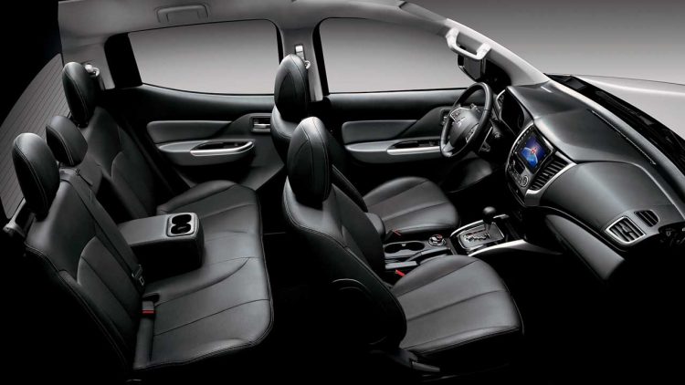 Vista lateral do interior da nova L200 Triton Sport. Foto: divulgação