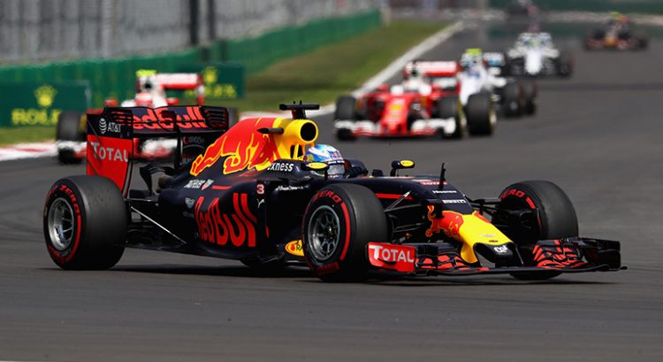 Ricciardo herdou o terceiro lugar após comissários punirem Verstappen e Vettel em menos de cinco minutos (Foto Red Bull)