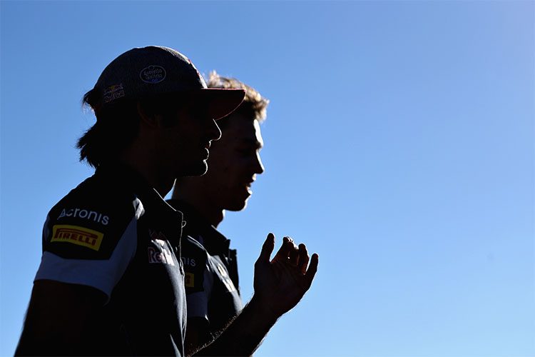 Sainz (E) e Kvyat finalmente confirmados para seguir na Toro Rosso em 2017 (Foto Red Bull)