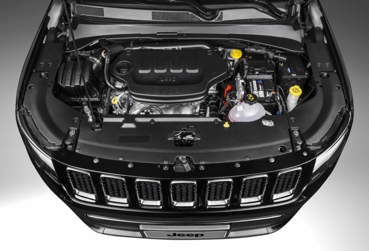 Motor Tigershark 2,0 litros no cofre do Jeep Compass Sport (foto: divulgação)