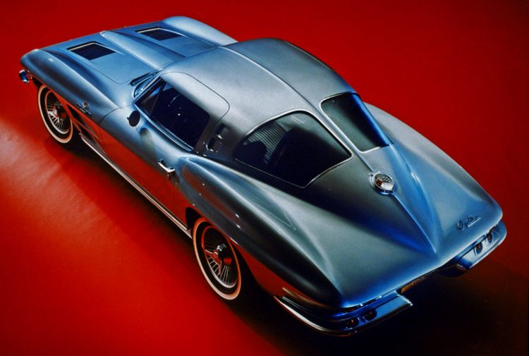 1963_chevrolet_corvettestingraysplitwindow2