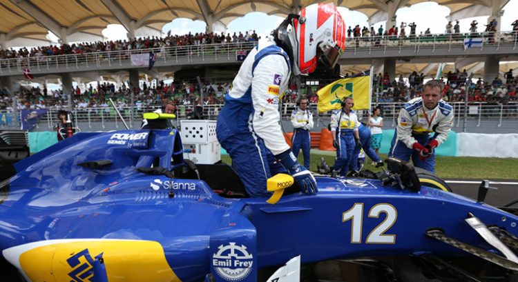 Felipe Nasr ainda não definiu se na temporada 2017 permanece ou deixa a equipe Sauber (Foto Sauber)