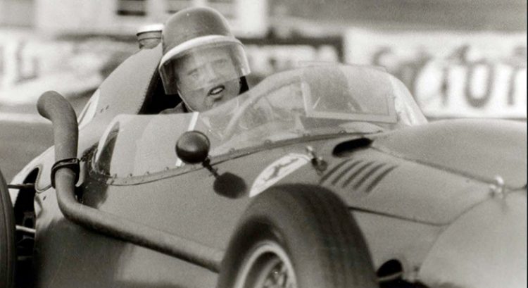 Mike Hawthorn foi campeão em 1958 e semanas depois anunicou que abanobnava as competições. Morreu em janeiro de 1959 (Foto Ferrari)