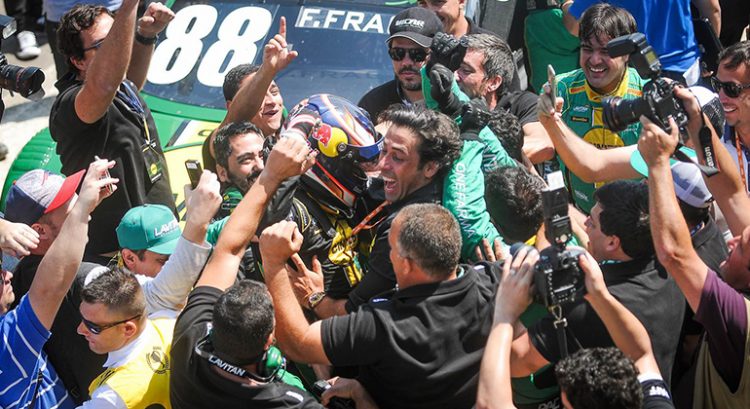 Felipe Fraga pode se tornar o campeão mais jovem da Stock Car brasileira (Foto Fernanda Freixosa)